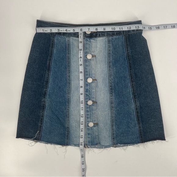 BlankNYC Blue Color Block Button Up Raw Hem Denim Jean Mini Skirt Size 25 Womens - Picture 4 of 6